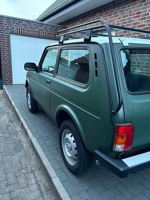 Gebraucht Lada niva 83 PS (61 kW) 2016 Grün SUV