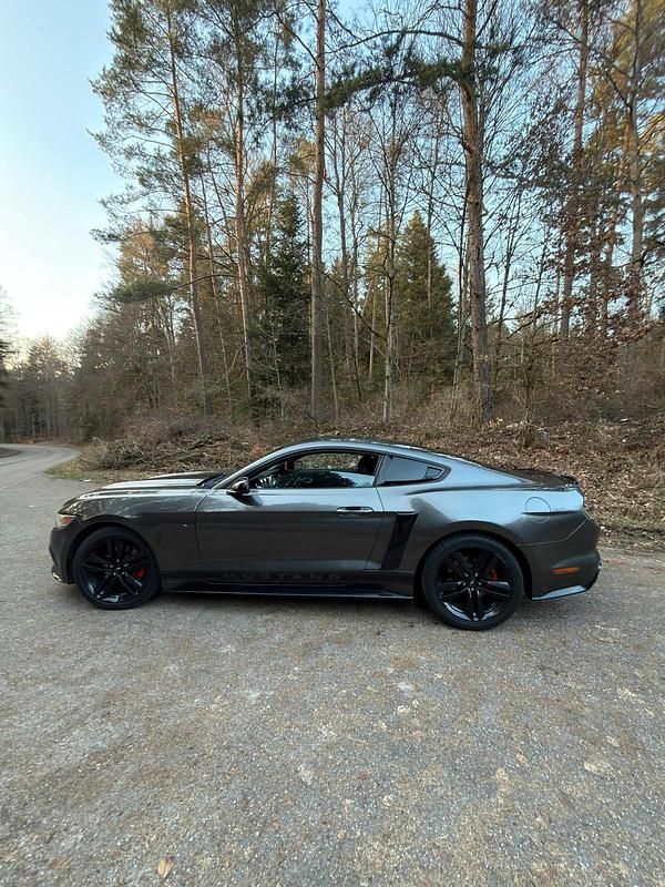 Gebraucht Ford Mustang GT 304 PS (223 kW) 2015 Grau Coupé