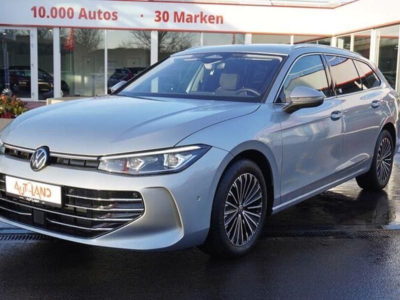 Oyster silver metallic Gebraucht 2024 VW Passat Elegance Kombi | 34.950 € (Teuer) - Bild 1/4