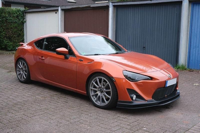 Orange Gebraucht 2012 Toyota GT86 GT Coupé | 19.995 € (Fairer Preis) - Bild 1/4