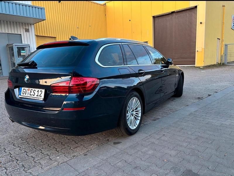 Gebraucht BMW 530 258 PS (189 kW) 2014 Blau Kombi