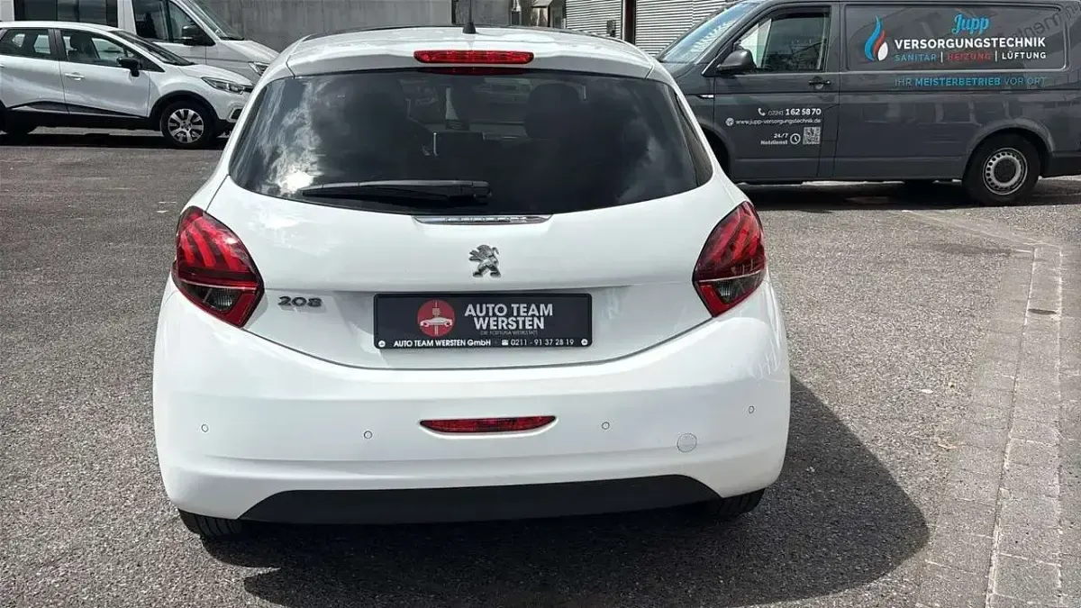 Gebraucht Peugeot 208 Style 82 PS (60 kW) 2018 Weiß Kleinwagen