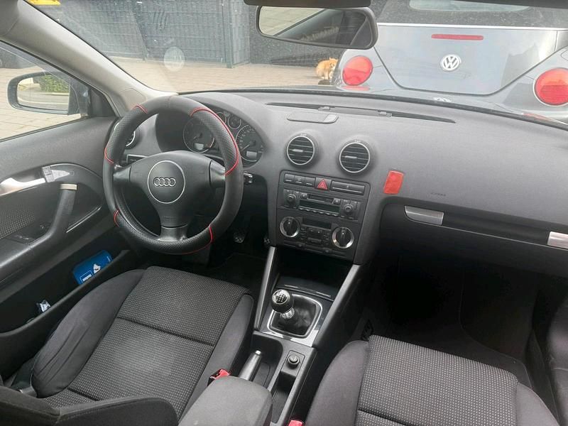Grau Gebraucht 2003 Audi A3 Kleinwagen | 2.750 € (Etwas zu teuer) - Bild 1/4