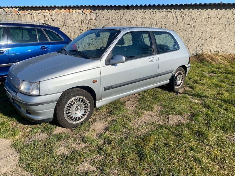 Silber Gebraucht 1995 Renault Clio Limousine | 3.498 € - Bild 1/4