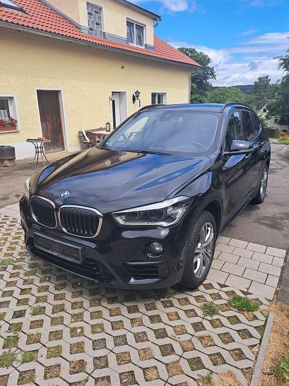 Schwarz Gebraucht 2019 BMW X1 Sport Line SUV | 13.990 € (Superpreis) - Bild 1/4