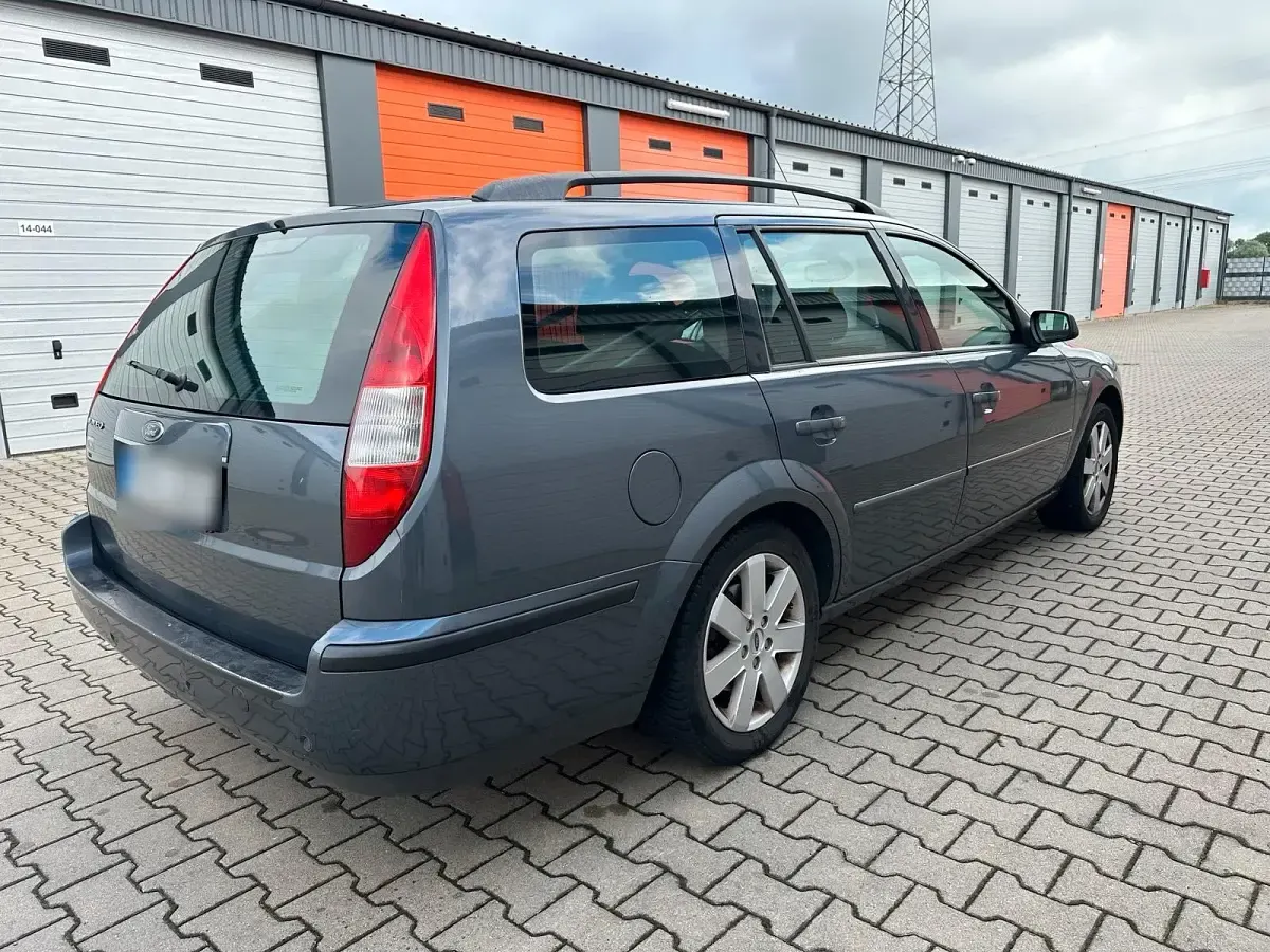 Gebraucht Ford Mondeo 125 PS (91 kW) 2005 Grau Kombi
