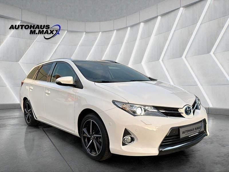 Weiß Gebraucht 2013 Toyota Auris Touring Sports Executive Kombi | 13.700 € (Fairer Preis) - Bild 1/4