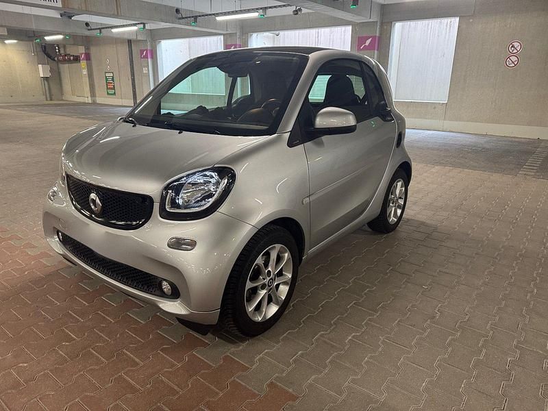 Silber Gebraucht 2018 Smart ForTwo Coupé Passion Coupé | 11.600 € (Guter Preis) - Bild 1/4