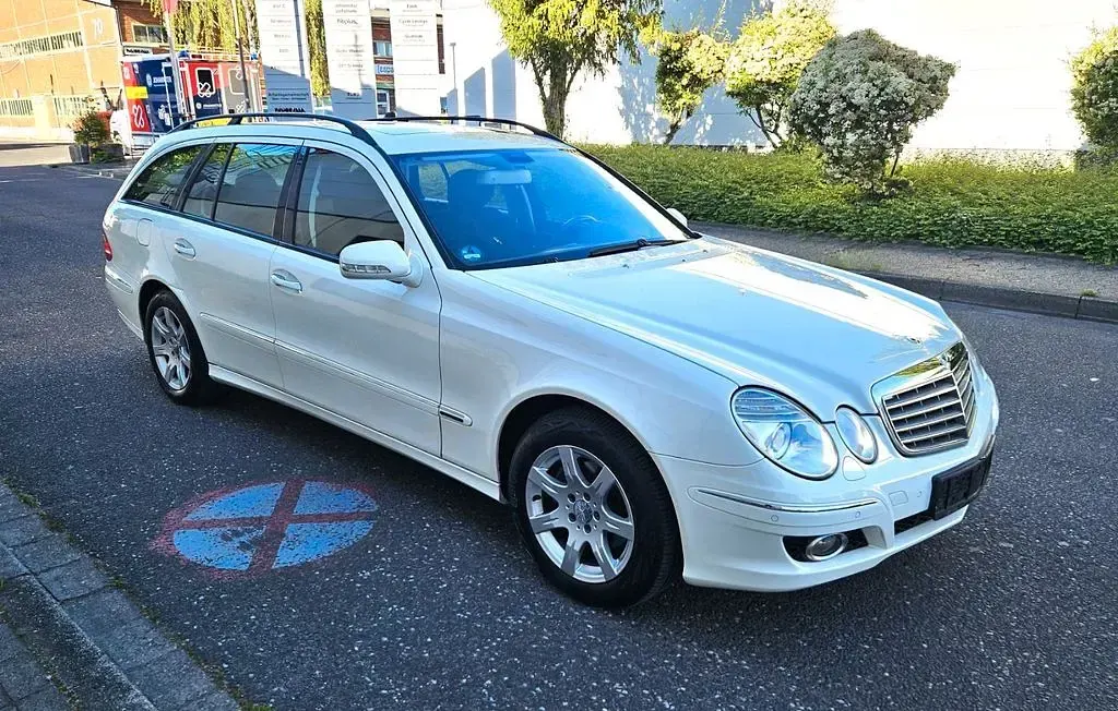 Używany Mercedes E200 184 KM (135 kW) 2008 Biały Kombi
