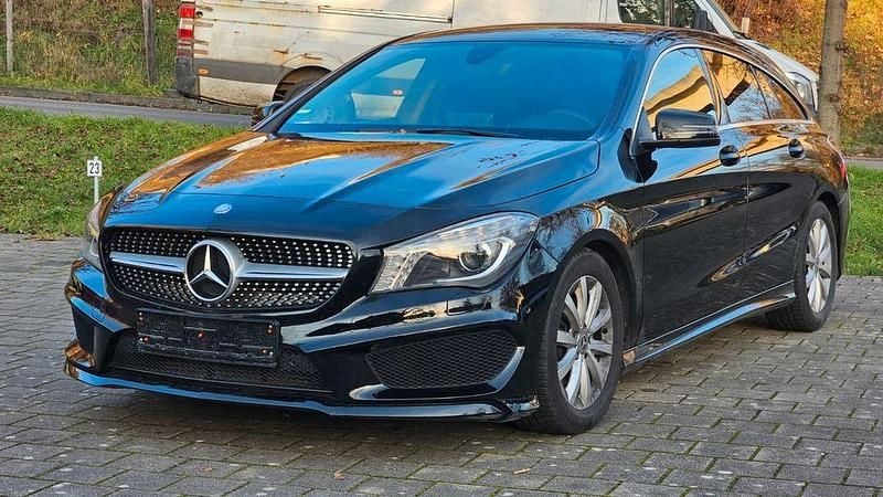 Gebraucht Mercedes CLA200 Shooting Brake 156 PS (114 kW) 2015 Schwarz Kombi