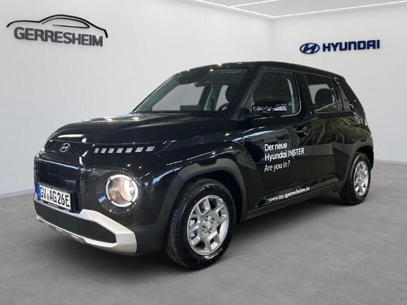 Schwarz Gebraucht 2025 Hyundai Inster Trend Kleinwagen | 25.087 € (Etwas zu teuer) - Bild 1/4