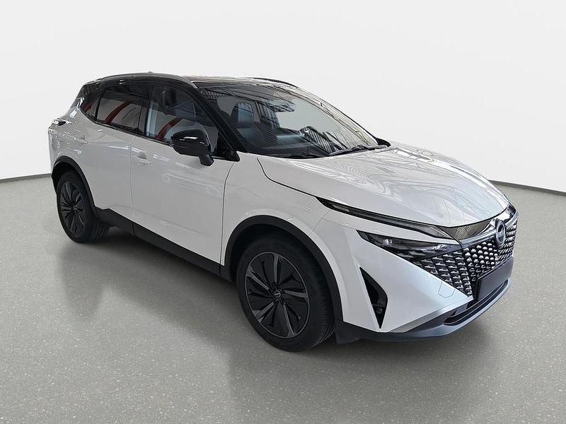 Neu Nissan Qashqai Tekna 140 PS (102 kW) 2025 Pearl white / black SUV