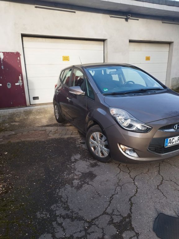 Gebraucht Hyundai ix20 Edition 90 PS (66 kW) 2012 Braun Kleinwagen