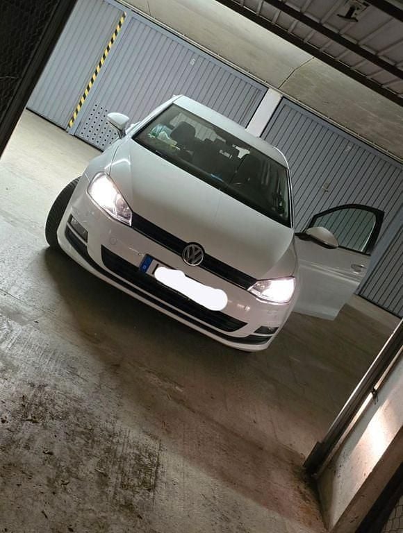 Weiß Gebraucht 2013 VW Golf VII Cup Limousine | 6.400 € (Guter Preis) - Bild 1/4