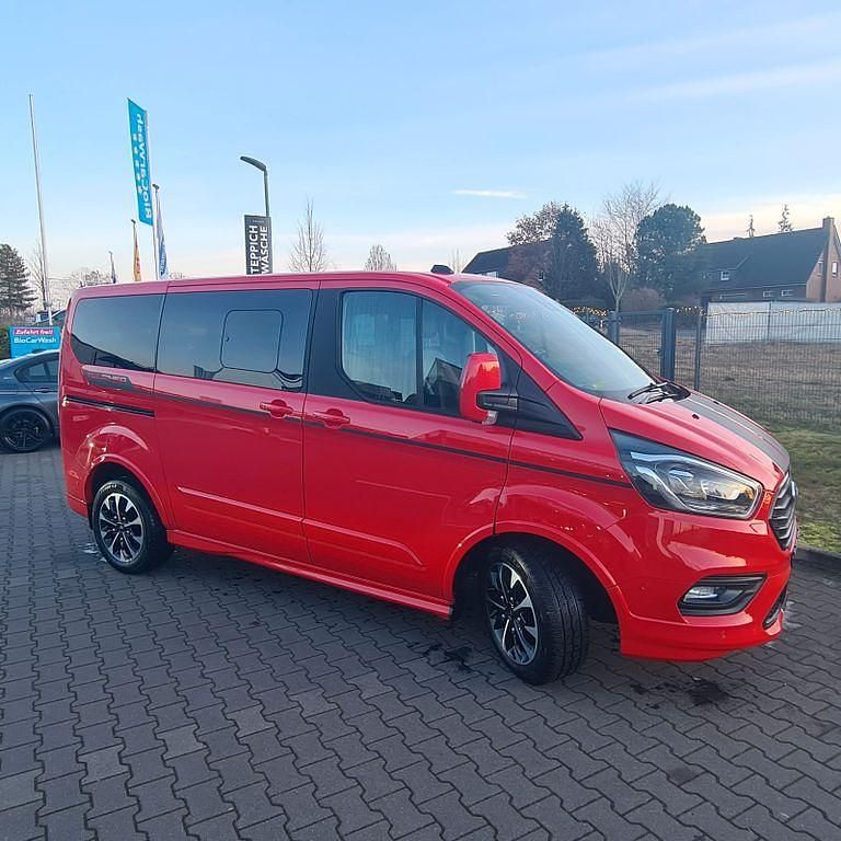 Gebraucht Ford Tourneo 185 PS (136 kW) 2019 Rot Van / Kleinbus