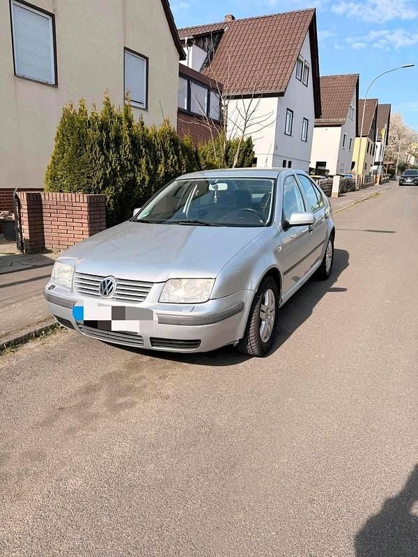Second-hand VW Bora 115 CP (84 kW) 2000 Argintiu Berlinǎ