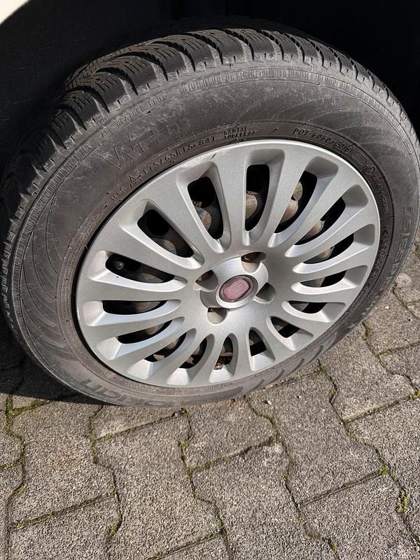 Gebraucht Fiat Punto 77 PS (56 kW) 2011 Weiß Kleinwagen