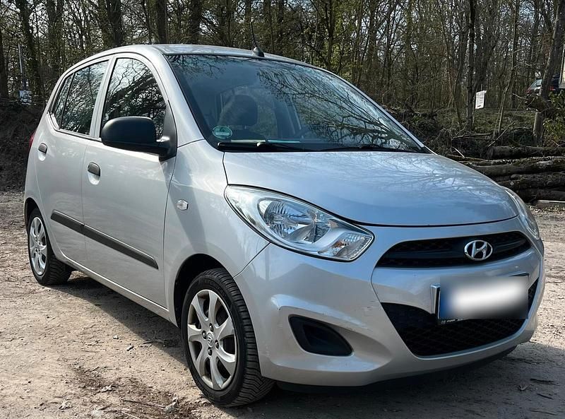 Gebraucht Hyundai i10 69 PS (50 kW) 2013 Silber Kleinwagen
