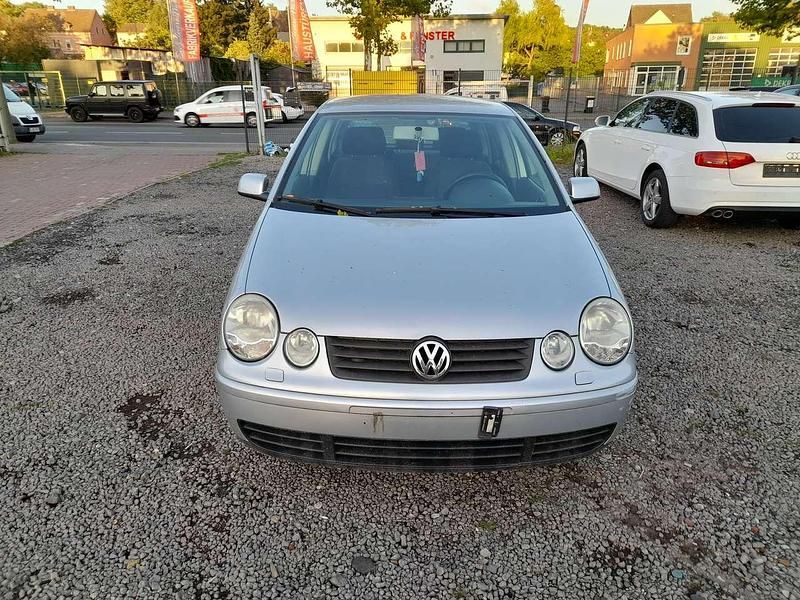 Grau Gebraucht 2003 VW Polo Comfortline Limousine | 650 € (Guter Preis) - Bild 1/4