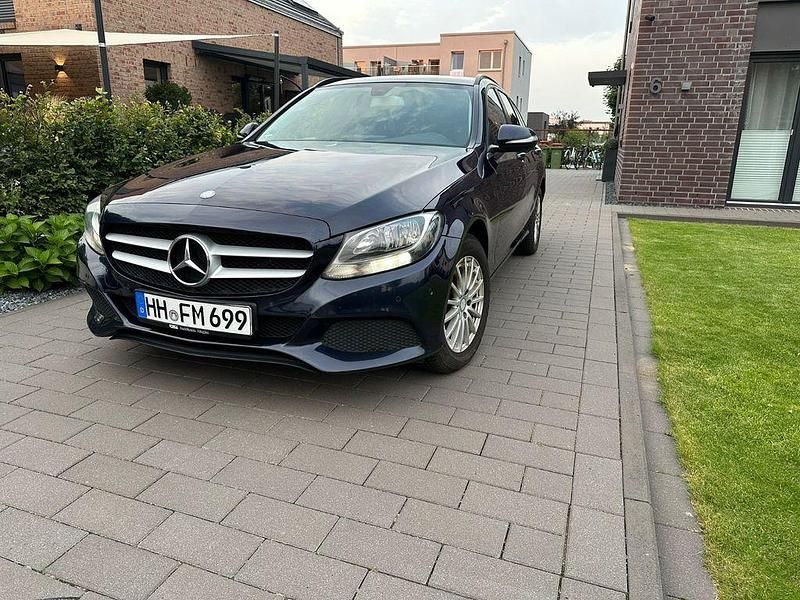 Blau Gebraucht 2015 Mercedes C200 Limousine | 9.790 € (Guter Preis) - Bild 1/4