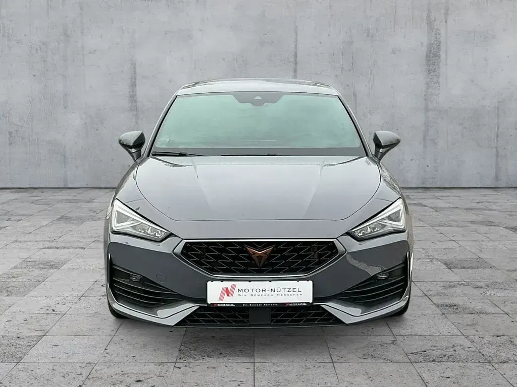 Używany Cupra Leon VZ 300 KM (220 kW) 2021 Szary Sedan/Limuzyna