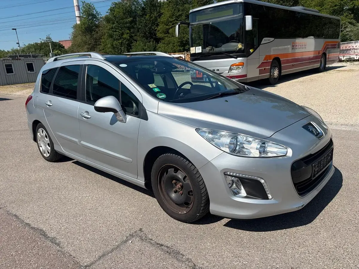 Gebraucht Peugeot 308 SW Premium 111 PS (81 kW) 2012 Silber Kombi