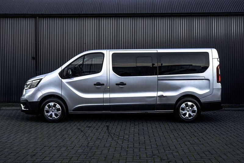 Gebraucht Renault Trafic 150 PS (110 kW) 2024 Silber Van / Kleinbus