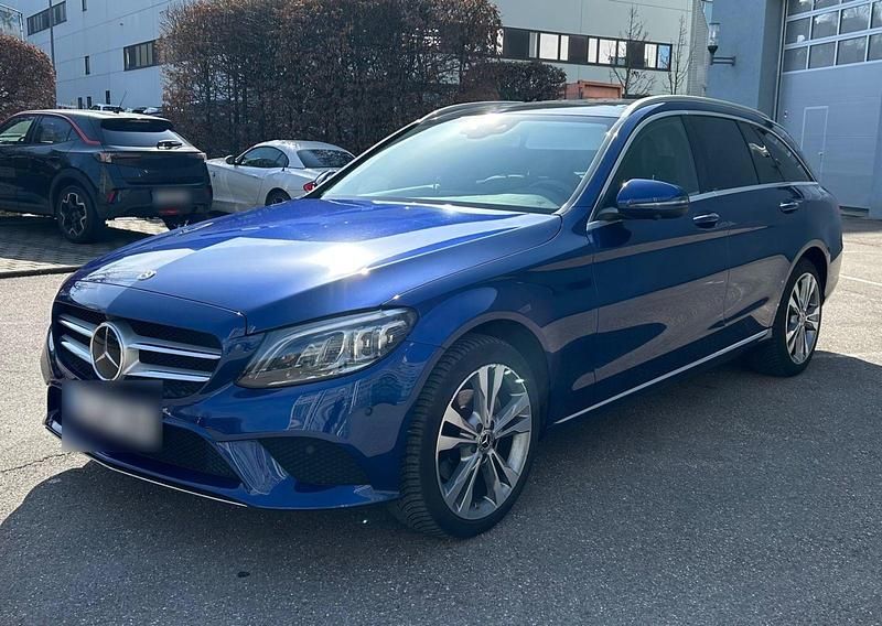 Gebraucht Mercedes C220 194 PS (142 kW) 2019 Blau Kombi