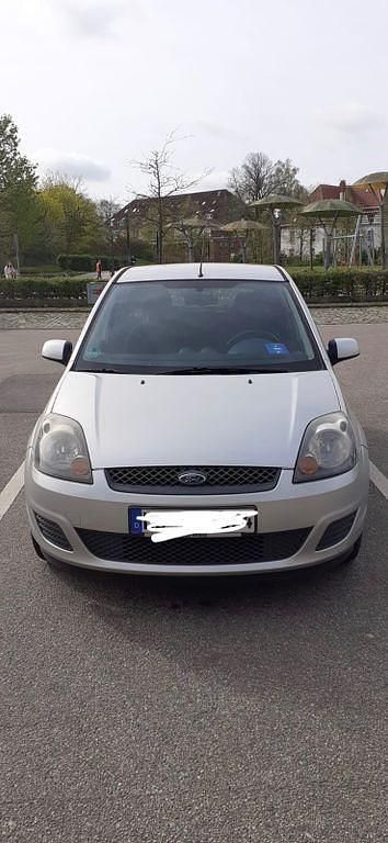 Gebraucht Ford Fiesta 69 PS (50 kW) 2008 Grau Kleinwagen