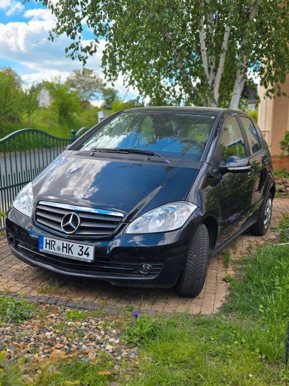 Schwarz Gebraucht 2011 Mercedes A160 Van / Kleinbus | 4.450 € (Fairer Preis) - Bild 1/4