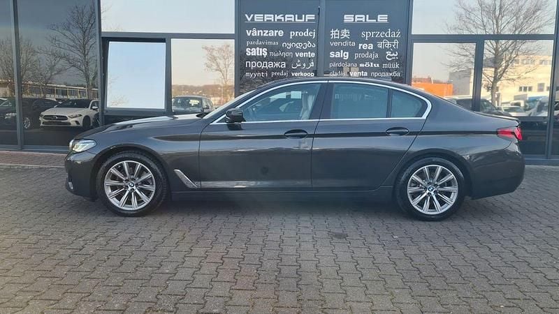 Gebraucht BMW 520 184 PS (135 kW) 2022 Grau Limousine