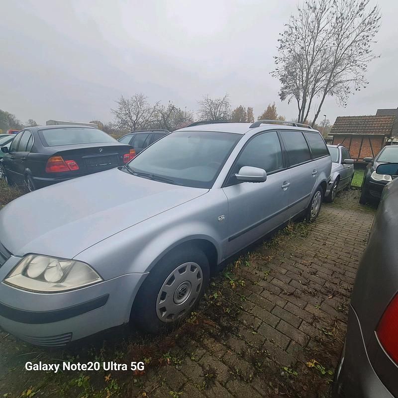 Usata VW Passat 102 CV (75 kW) 2003 Grigio Station wagon