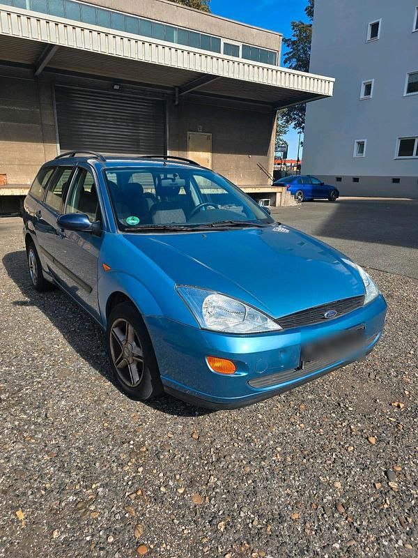Blau Gebraucht 2001 Ford Focus Kombi | 750 € (Fairer Preis) - Bild 1/4
