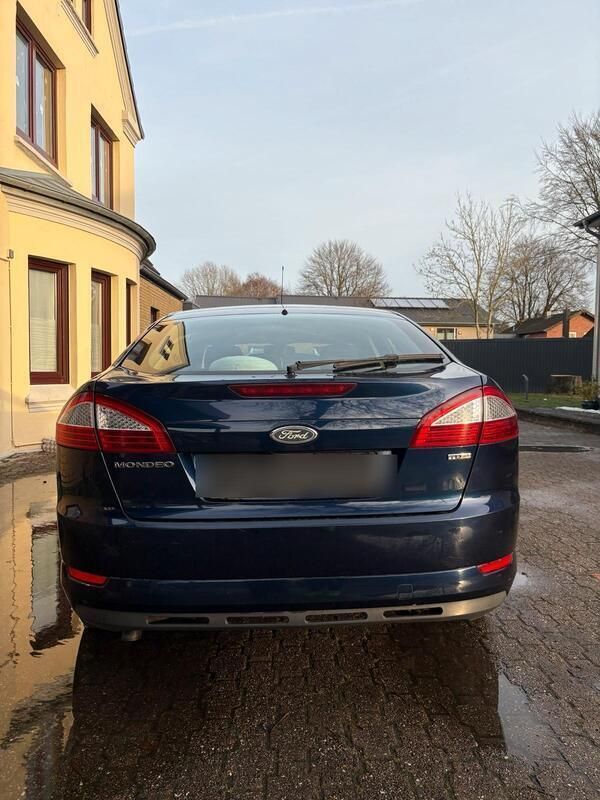 Blau Gebraucht 2010 Ford Mondeo Titanium Limousine | 2.500 € (Fairer Preis) - Bild 1/4