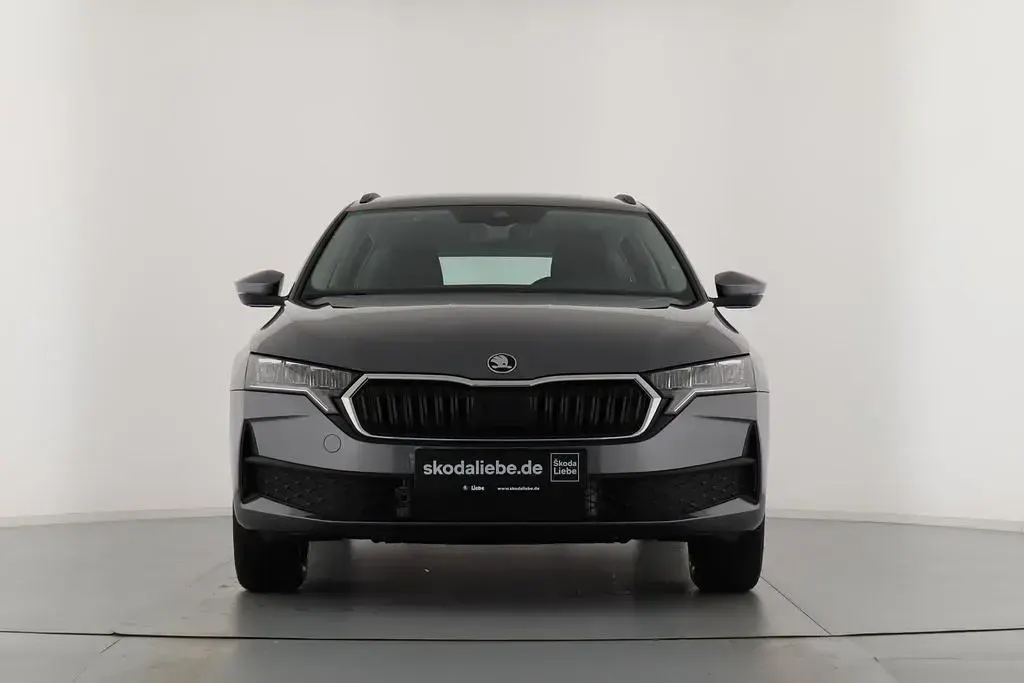 Neu Skoda Octavia 116 PS (85 kW) 2026 Grau Kombi