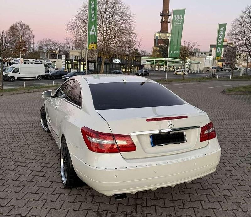Gebraucht Mercedes E200 184 PS (135 kW) 2012 Weiß Coupé
