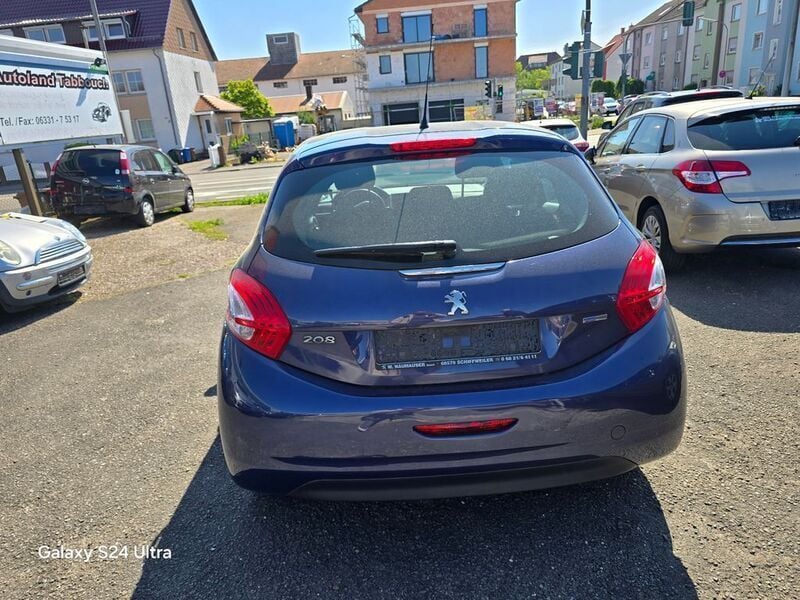 Gebraucht Peugeot 208 Active 82 PS (60 kW) 2016 Blau Kleinwagen