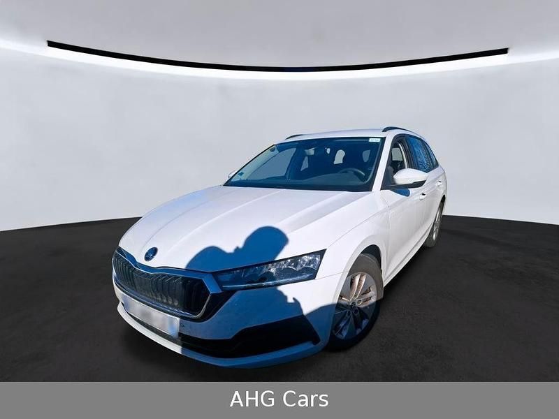 Weiß Gebraucht 2021 Skoda Octavia Ambition Kombi | 15.900 € (Guter Preis) - Bild 1/4