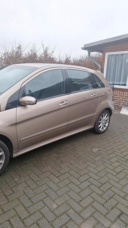 Gebraucht Mercedes B200 136 PS (100 kW) 2007 Gold Van / Kleinbus