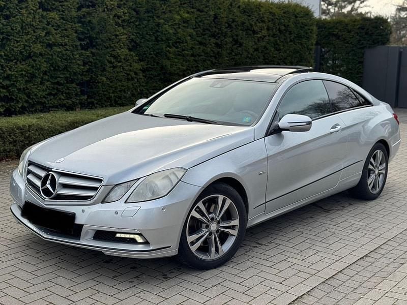 Gebraucht Mercedes E350 231 PS (169 kW) 2009 Silber Coupé