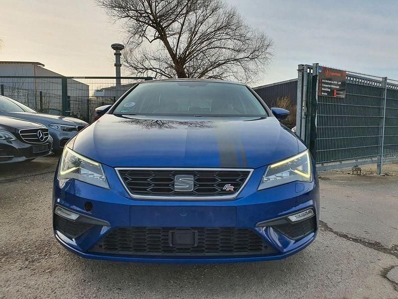 Blau Gebraucht 2018 Seat Leon FR Limousine | 11.500 € (Fairer Preis) - Bild 1/4