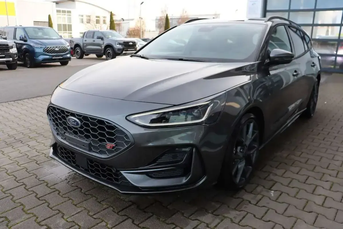 Neu Ford Focus ST 280 PS (205 kW) 2025 Mean green metallic Kombi