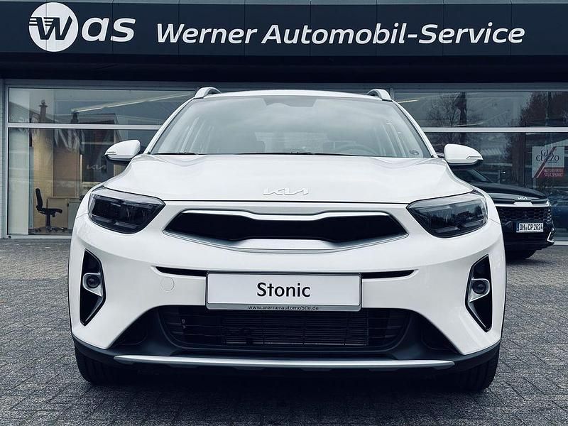 Schneeweiss Gebraucht 2024 Kia Stonic Vision SUV | 18.480 € (Guter Preis) - Bild 1/4