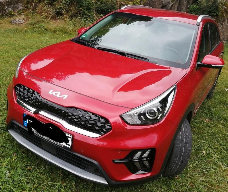 Gebraucht Kia Niro Vision 141 PS (103 kW) 2022 Rot SUV