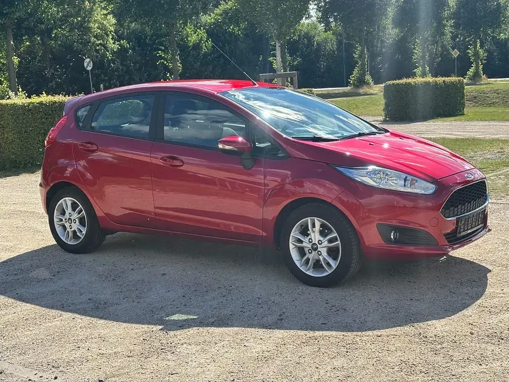 Gebraucht Ford Fiesta Celebration 82 PS (60 kW) 2017 Rot Kleinwagen