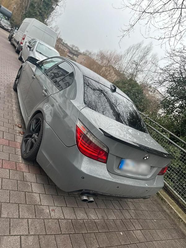 Gebraucht BMW 530 235 PS (172 kW) 2008 Grau Limousine