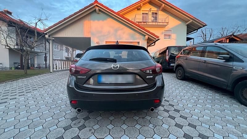 Gebraucht Mazda 3 Center-Line 150 PS (110 kW) 2015 Braun Kleinwagen