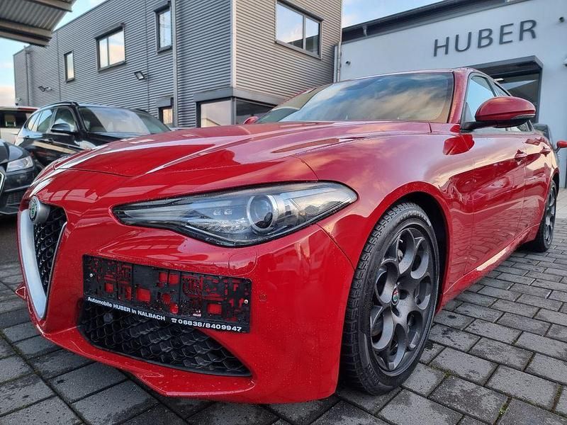 Gebraucht Alfa Romeo Giulia Super 179 PS (131 kW) 2016 Rot Limousine