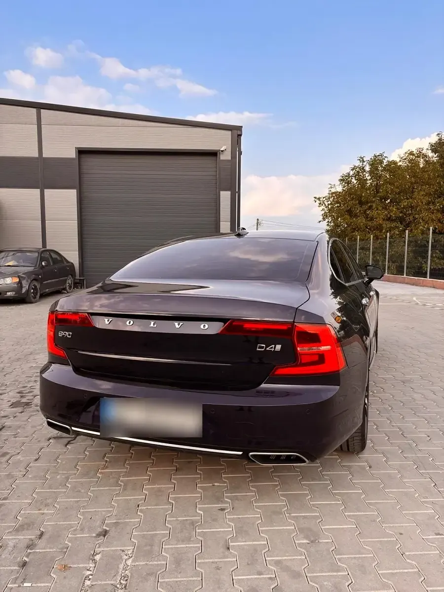 Gebraucht Volvo S90 190 PS (139 kW) 2018 Blau Limousine