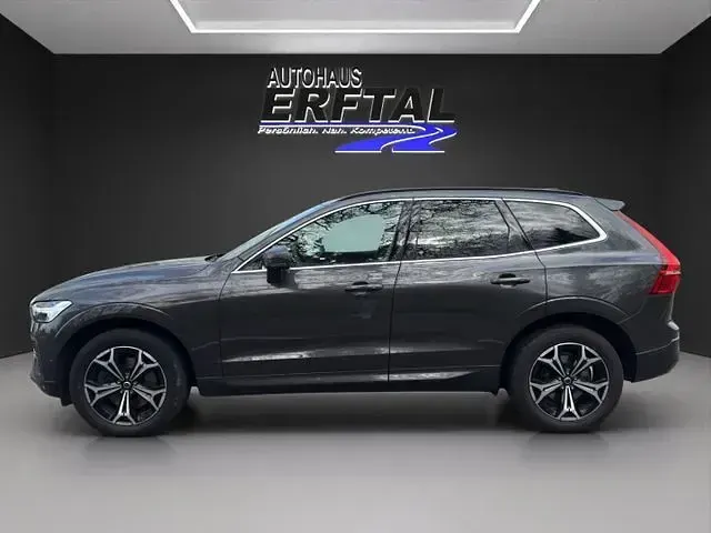 Gebraucht Volvo XC60 Momentum 197 PS (144 kW) 2022 Grau SUV